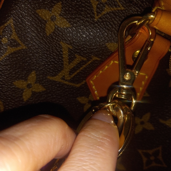 Michael Kors Magenta Pom pom fur keychain Small - Picture 4 of 5